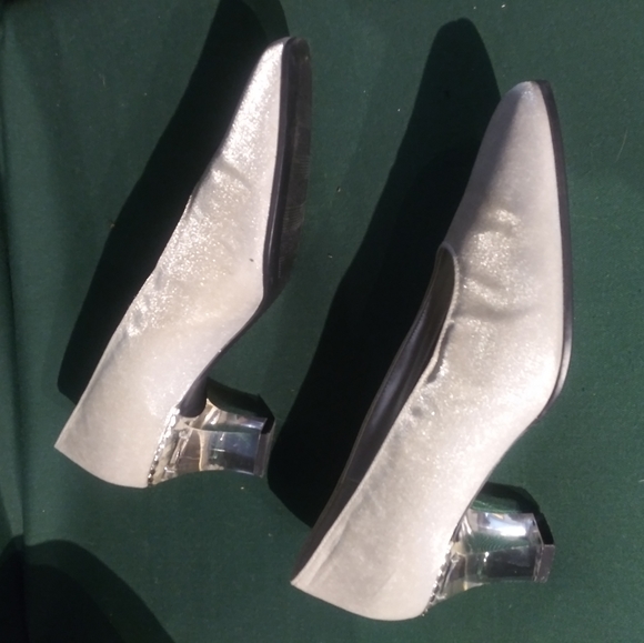 Shoes - Picture 5 of 7